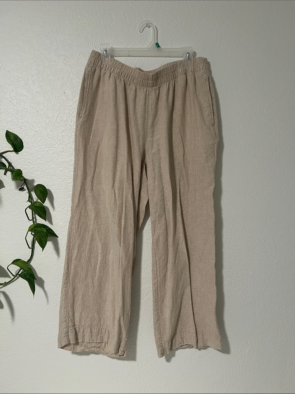 Old Navy Elastic-Waist wide leg pants in Beige